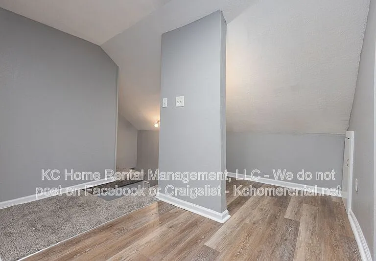 1111 W 44th St #B — Photo 13