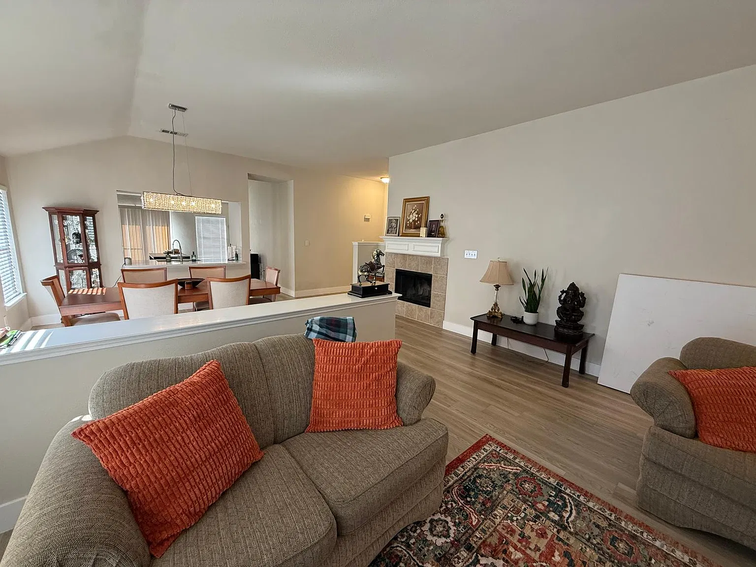 3 bed, 1702 sqft, $2,195 — Photo 2