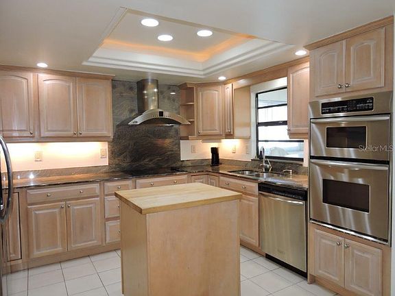 3rd image of 1507 Weatherford Dr