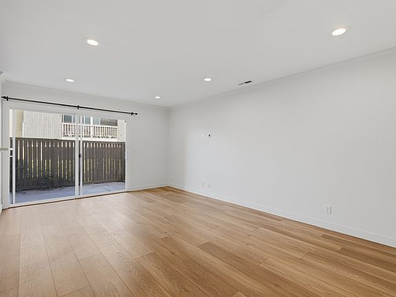 4th image of 327 Peach Ln