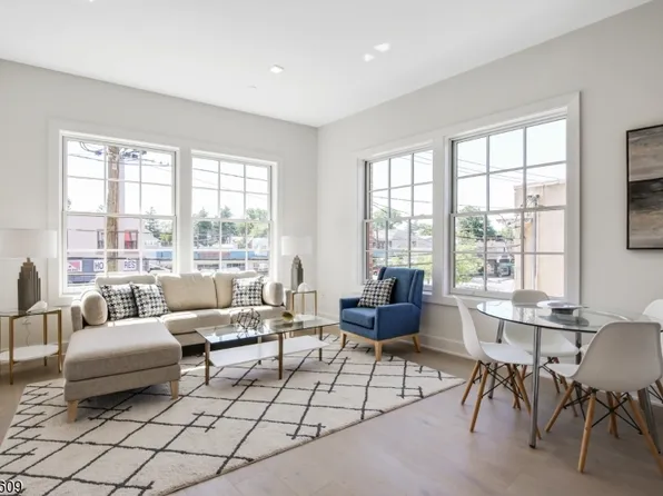 256 Park St #201, Montclair, NJ 07043