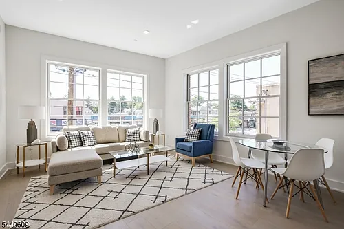 256 Park St #201 Photo 1