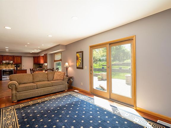 3rd image of 7457 Kingstonhill Ct