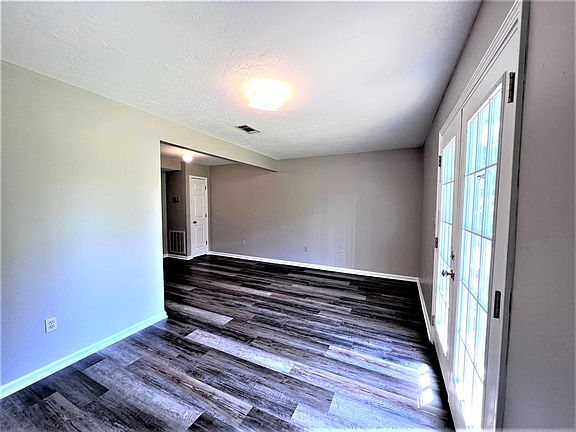 3rd image of 154 W Peach St #C2