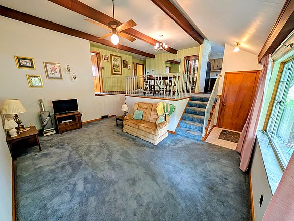 2nd image of 1612 W Green St