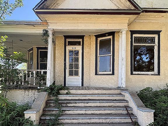 2nd image of 517 W 5th St