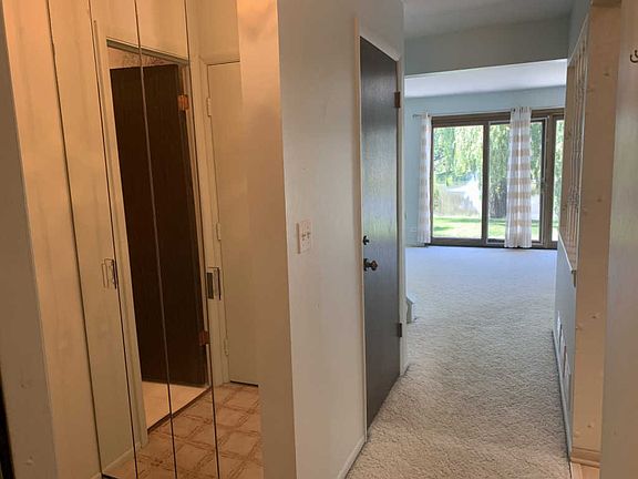 5th image of 733 Shoreline Cir