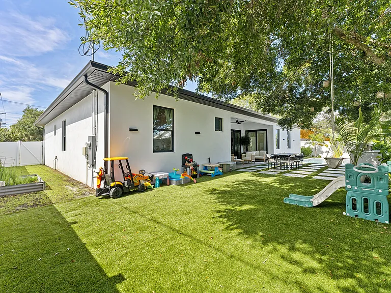 3701 W Leila Ave — Photo 16