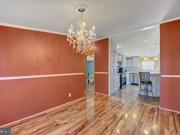 5th image of 26 E Griffith St