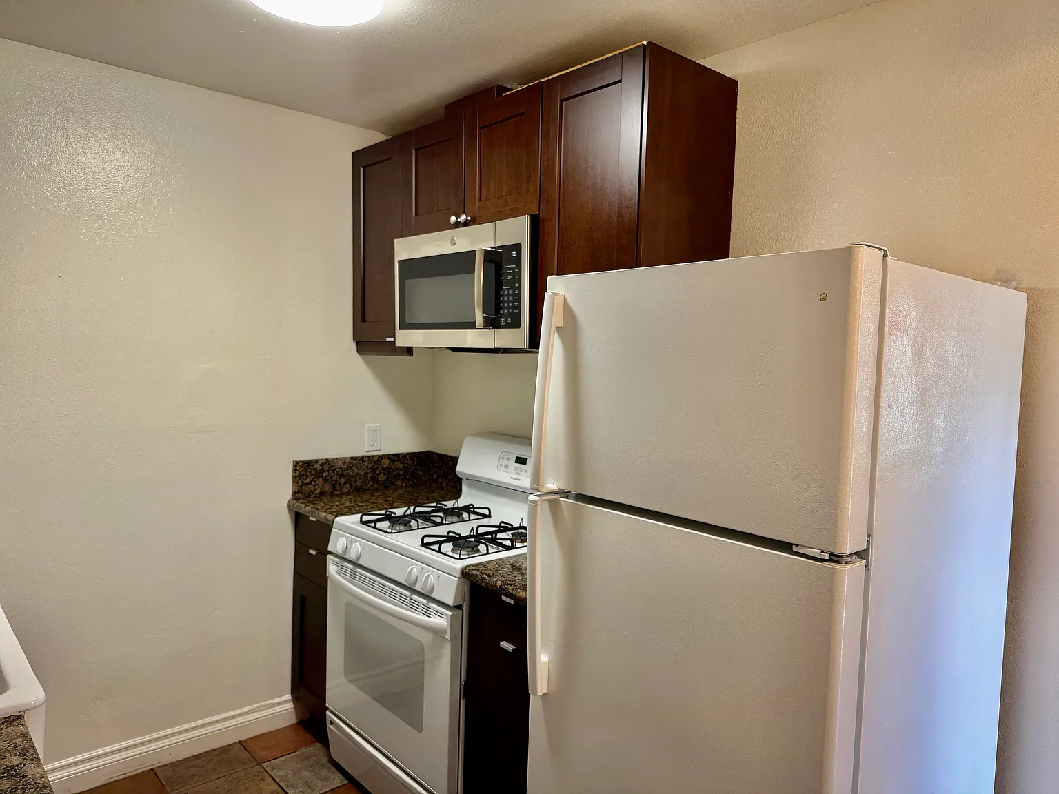 2 bed, 800 sqft, $1,995 — Photo 4