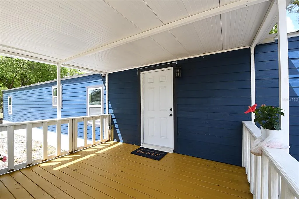 3 bed, 2.0 bath, 1216 sqft, $2,000 — Photo 2
