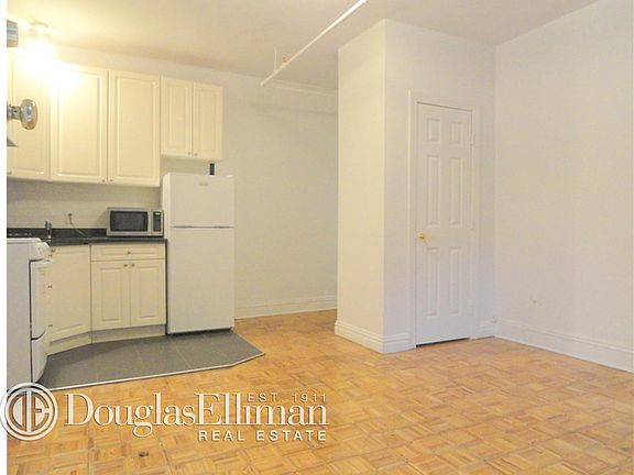 5th image of 51 W 11th St APT 12D