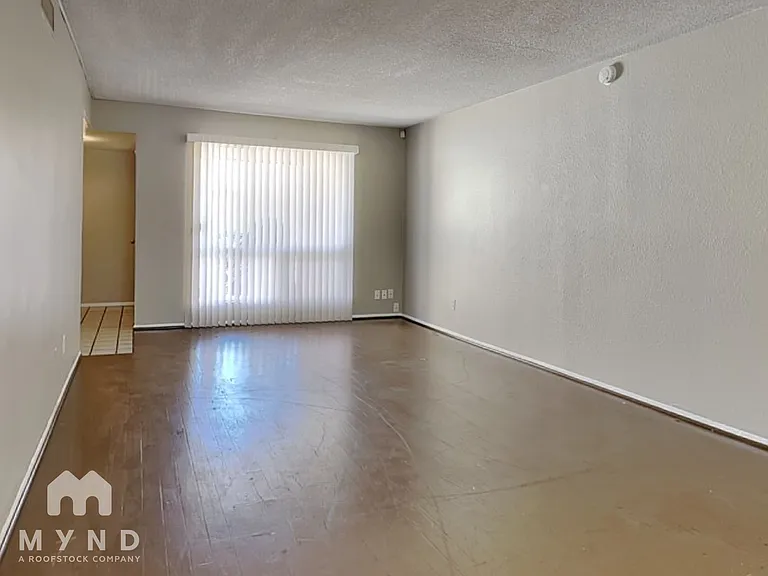 8343 N 59th Dr — Photo 5