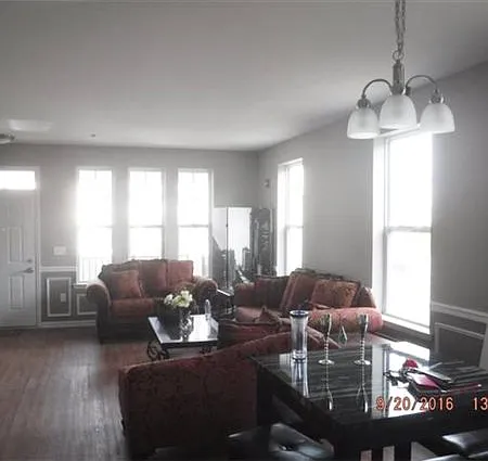 3 bed, 3.0 bath, 1700 sqft, $3,400 — Photo 4
