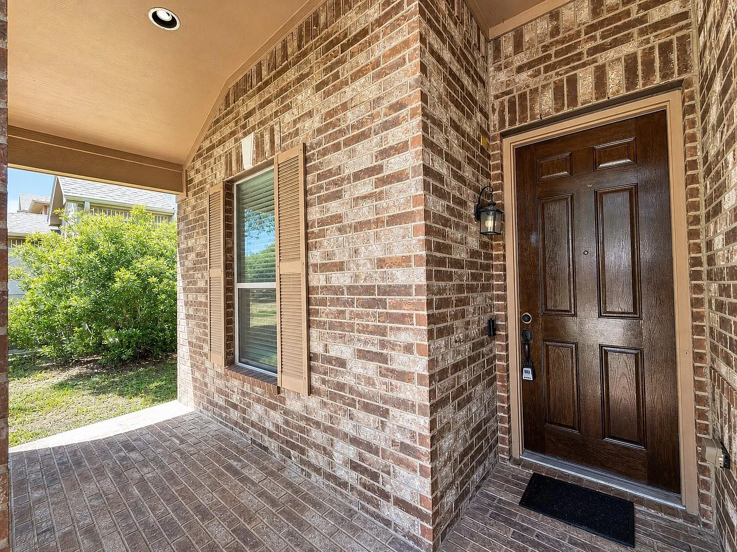 3 bed, 2.5 bath, 2098 sqft, $2,200 — Photo 2