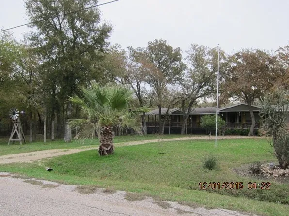 266 Alamo Dr, Lockhart, TX 78644