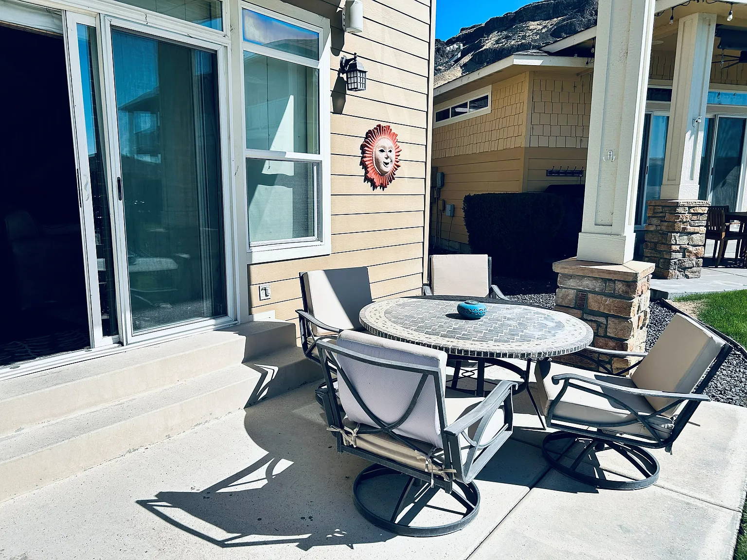 2 bed, 1637 sqft, $2,700 — Photo 4