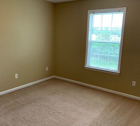 5th image of 2705 Pineview Dr