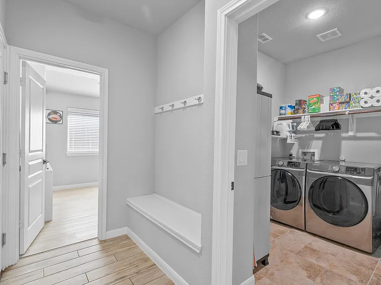 817 Cloverwood Dr — Photo 19