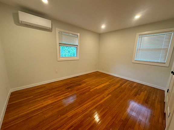 4th image of 243-53 72nd Ave