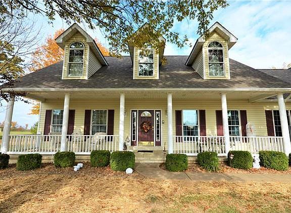 4th image of 297 Eastbrook Dr