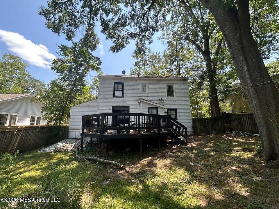 2nd image of 818 Fairview St
