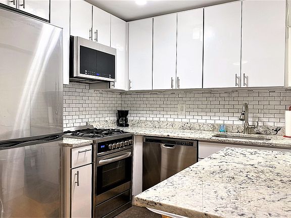 5th image of 200 E 28th St APT 5D