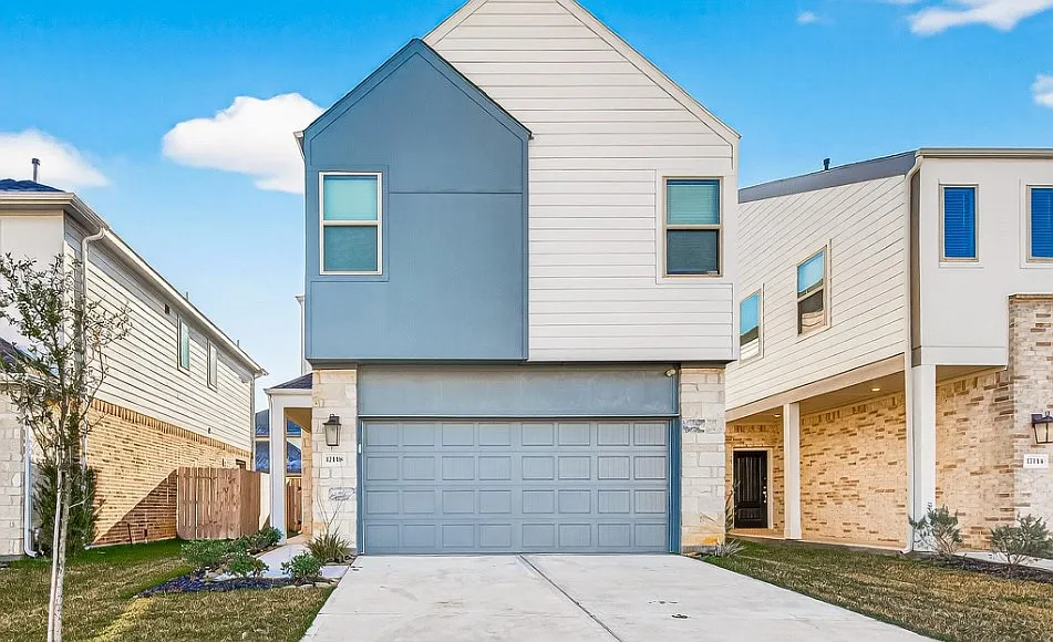 3 bed, 2.5 bath, 1629 sqft, $2,300 — Photo 3