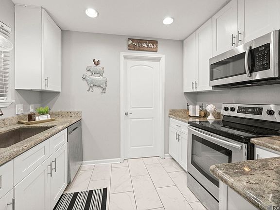 3rd image of 16571 Doyle Rd
