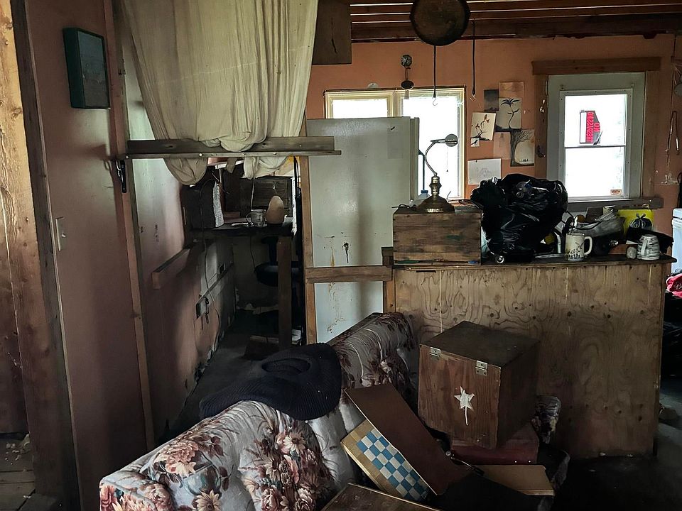 1st image of 320 Charles Hill Rd