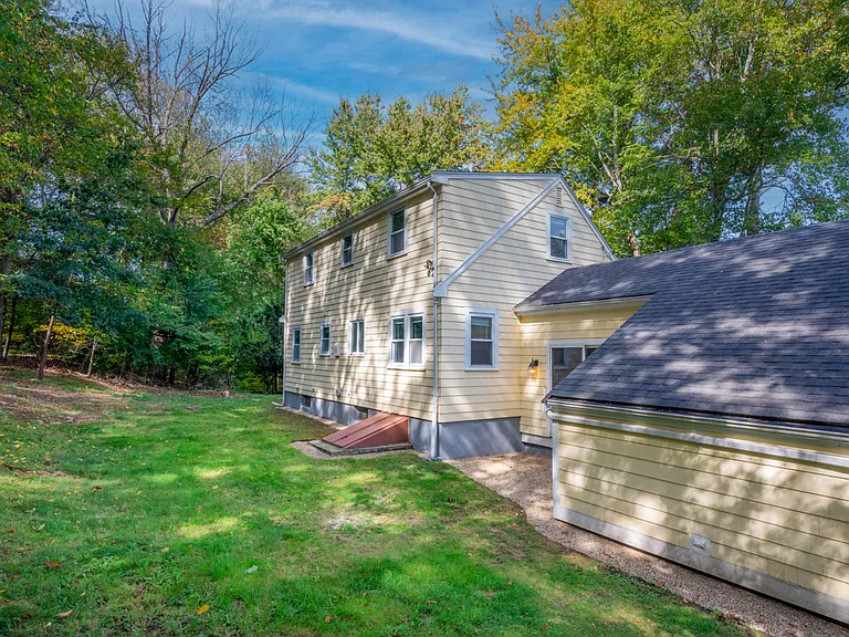215 Blue Hill Dr — Photo 35