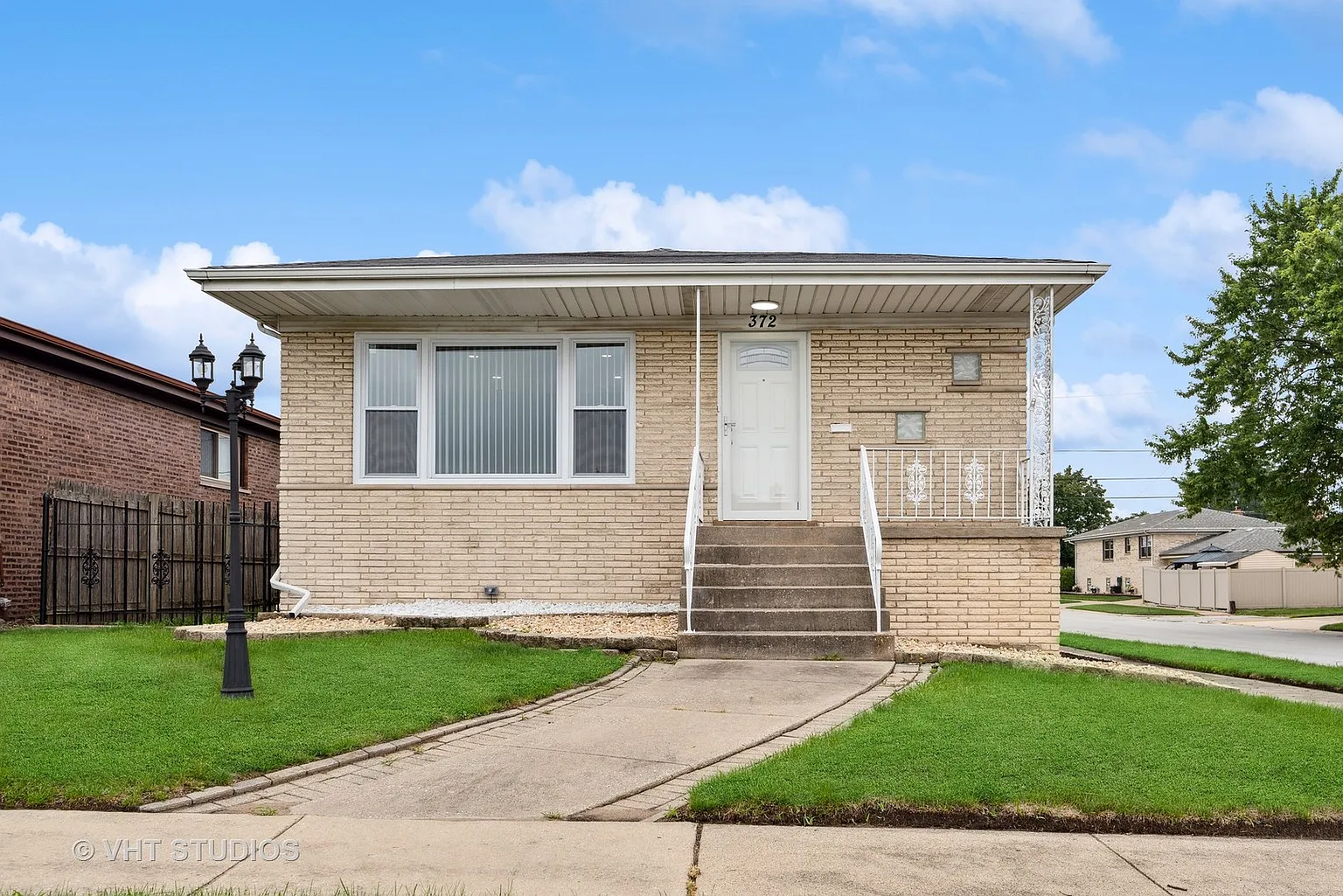 372 Marquette Ave photo 1