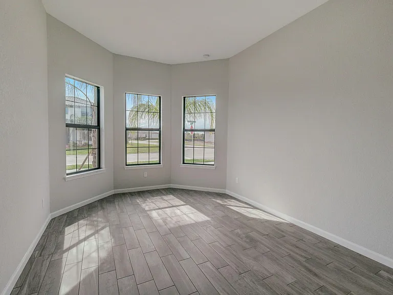 837 SE Courances Dr — Photo 11
