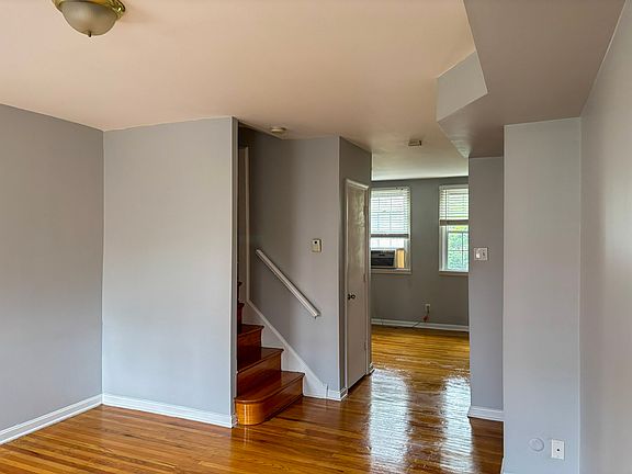 2nd image of 726 Lombard St Unit 2