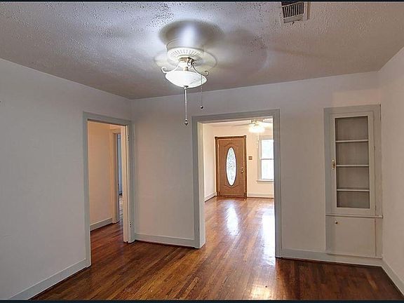2nd image of 110 Jamaica St