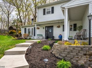 9 Oak Dr, Stanhope, NJ 07874