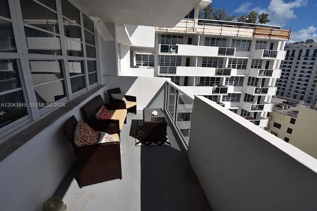 The Decoplage Condo — Photo 2