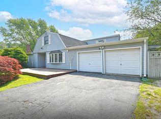 6 Lollypine Ln, Medford, NY 11763