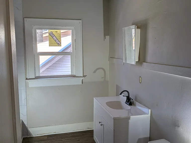 1556 1/2 Shelby St — Photo 6