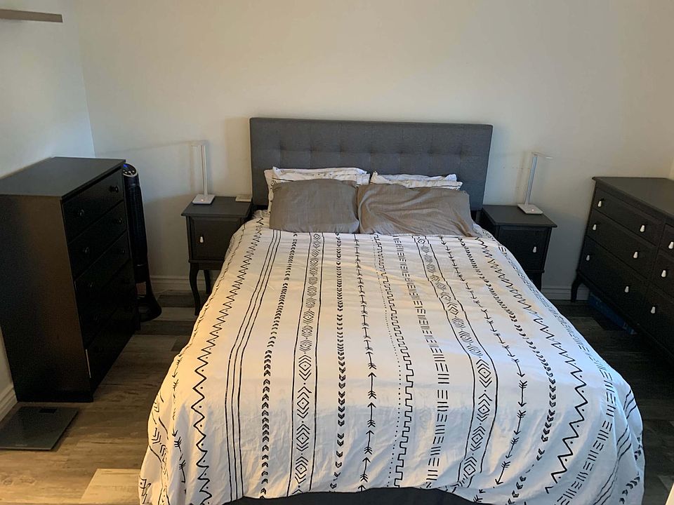 Queen Bed, Vertical and Horizontal large dresser, two nightstands with lamps.