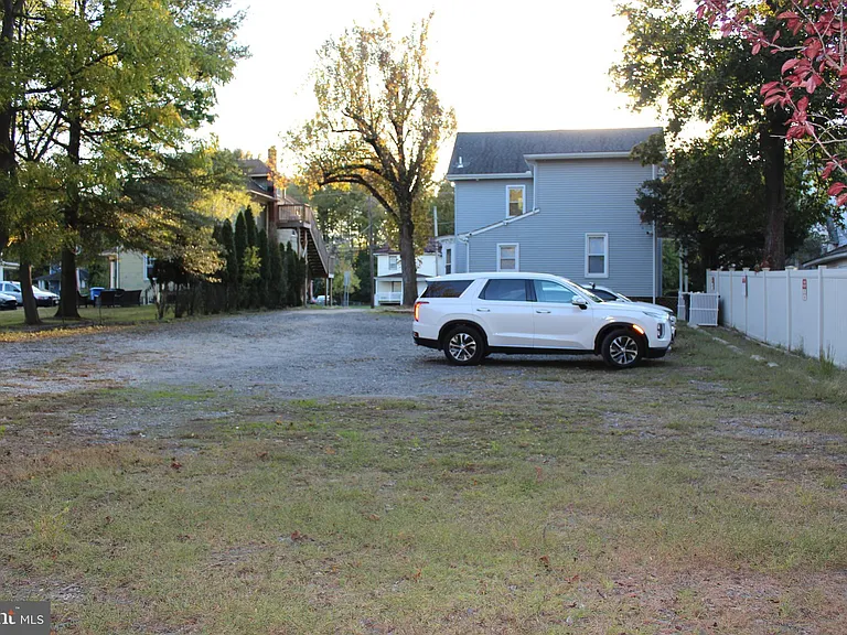 34 Delsea Dr S #B — Photo 22