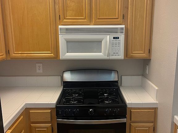 5th image of 1011 Esparanza Way