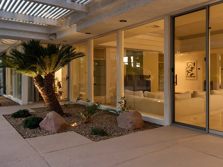 208 Desert View St — Photo 18