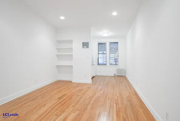 Rented by LC Lemle Real Estate Group | media 10