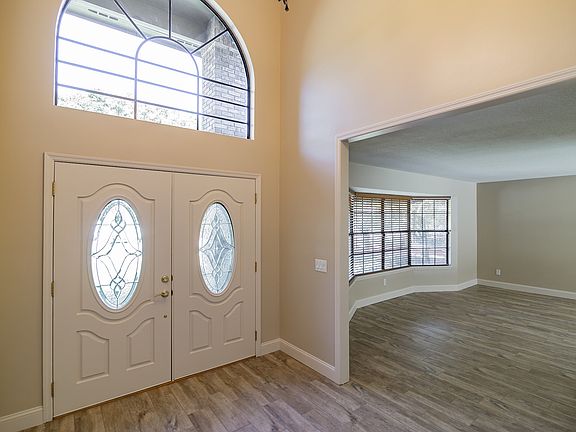 3rd image of 204 Shady Oaks Cir