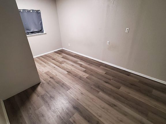 4th image of 1811 Deer Park Way