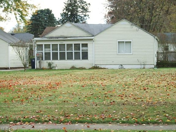 2nd image of 2848 Shelburn Ave