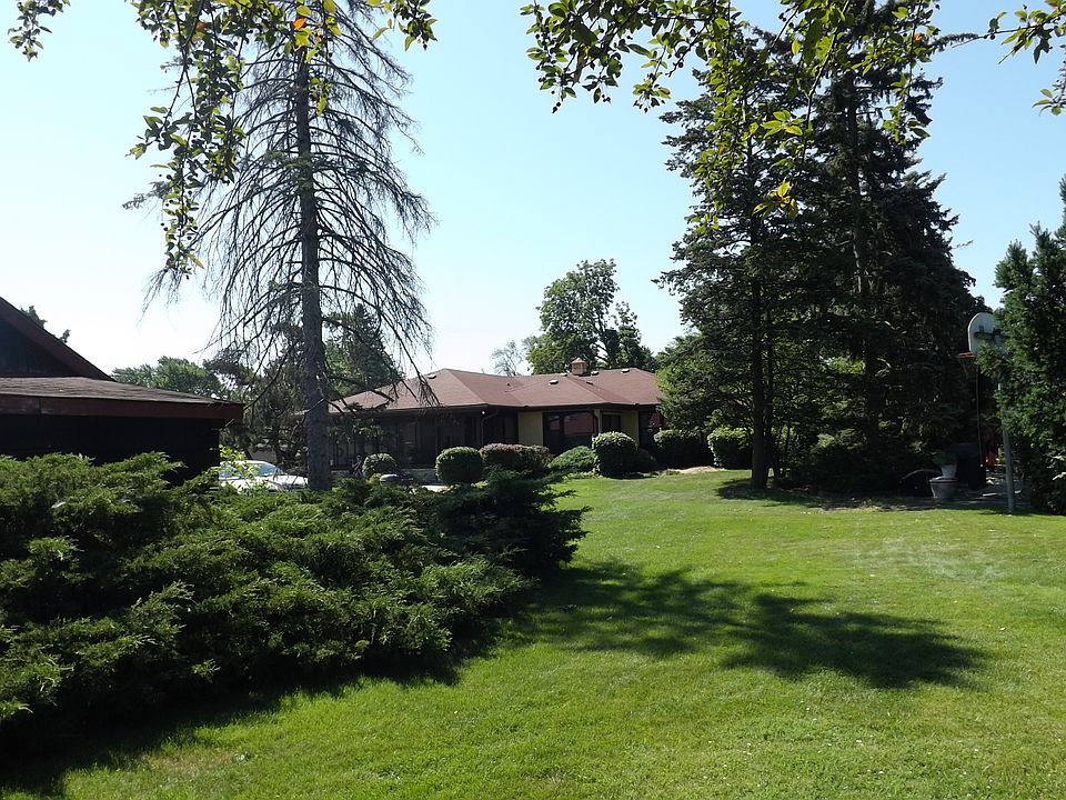 2nd image of 561 W Lorraine Ave