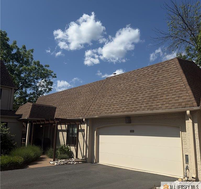 1st image of 2 Park Gate Dr #1002