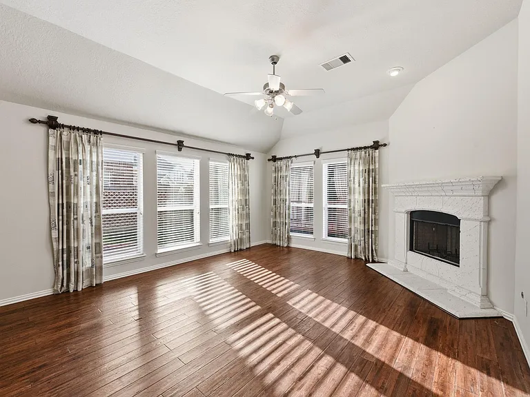 10022 Darrell Springs Ln — Photo 12